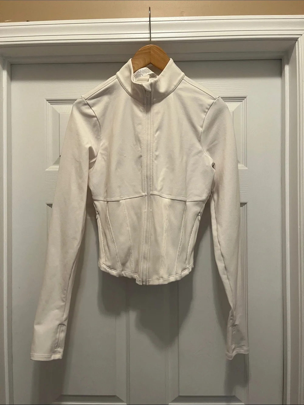 NWOT Alo airbrush, corset full zip jacket in white